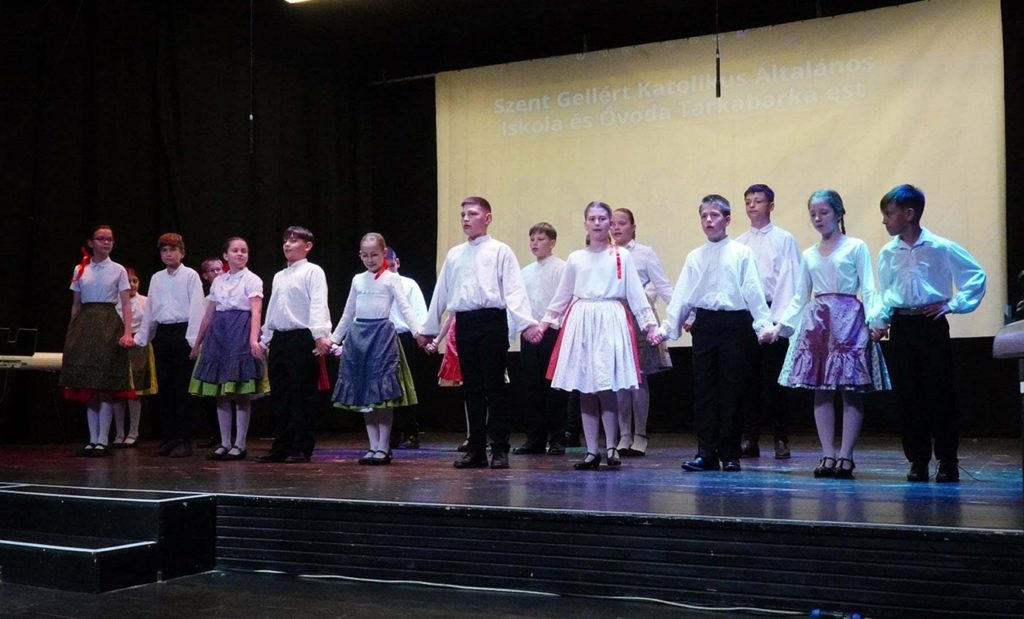 Tarkabarka est – ahol a tehetség színesen ragyog